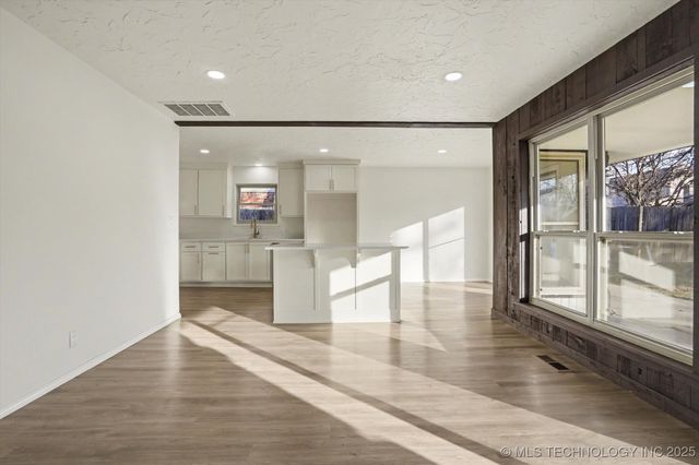 6803 S 77th East Avenue, Tulsa, OK 74133