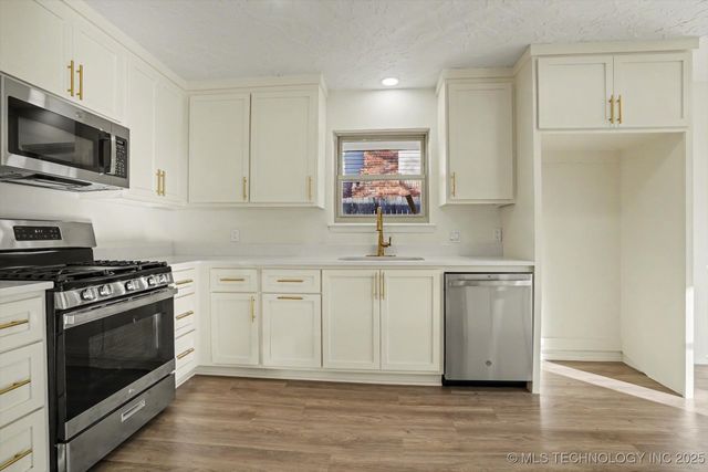 6803 S 77th East Avenue, Tulsa, OK 74133