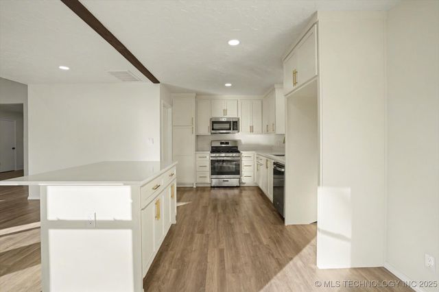 6803 S 77th East Avenue, Tulsa, OK 74133