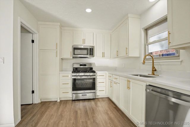 6803 S 77th East Avenue, Tulsa, OK 74133