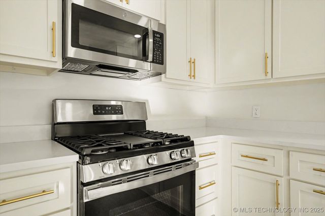 6803 S 77th East Avenue, Tulsa, OK 74133