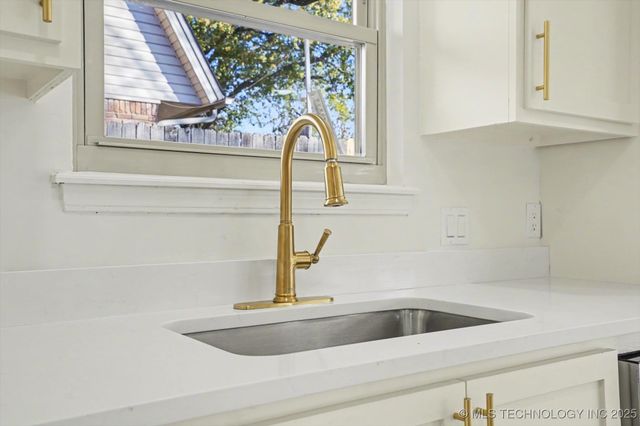 6803 S 77th East Avenue, Tulsa, OK 74133