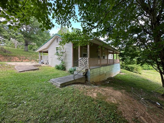 680 Round Mountain Road, Irvine, KY 40336