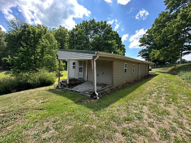 680 Round Mountain Road, Irvine, KY 40336