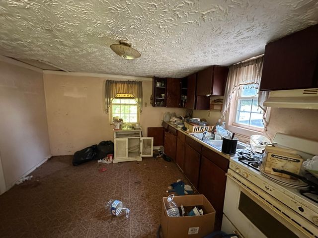 680 Round Mountain Road, Irvine, KY 40336