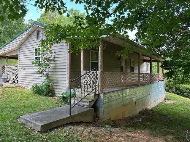 680 Round Mountain Road, Irvine, KY 40336