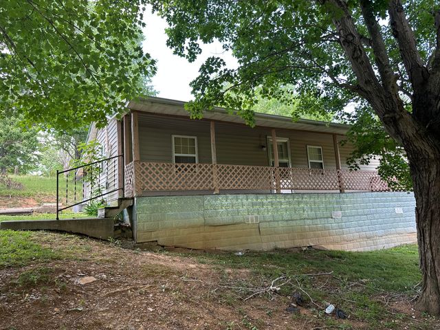 680 Round Mountain Road, Irvine, KY 40336