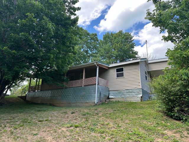 680 Round Mountain Road, Irvine, KY 40336