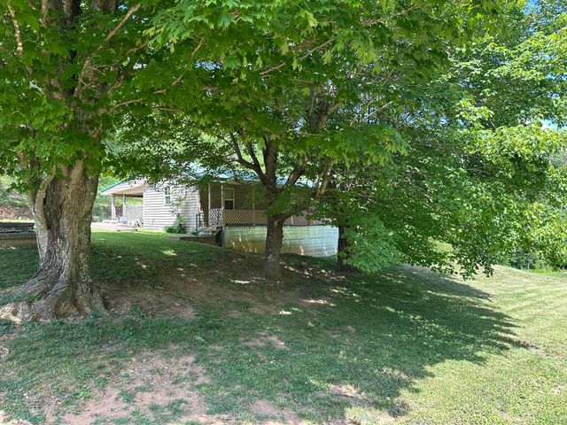 680 Round Mountain Road, Irvine, KY 40336