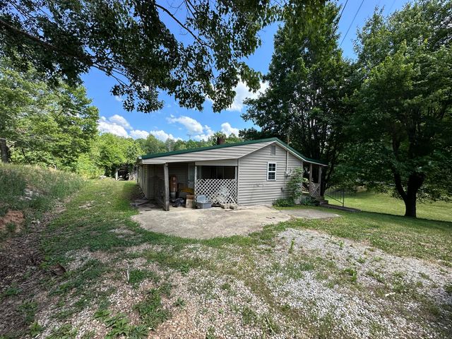 680 Round Mountain Road, Irvine, KY 40336