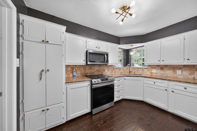 3908 Wakefield Dr, Tyler, TX 75701