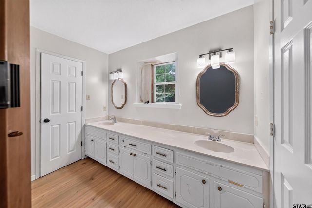 3908 Wakefield Dr, Tyler, TX 75701