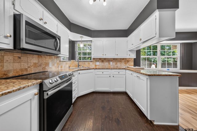 3908 Wakefield Dr, Tyler, TX 75701