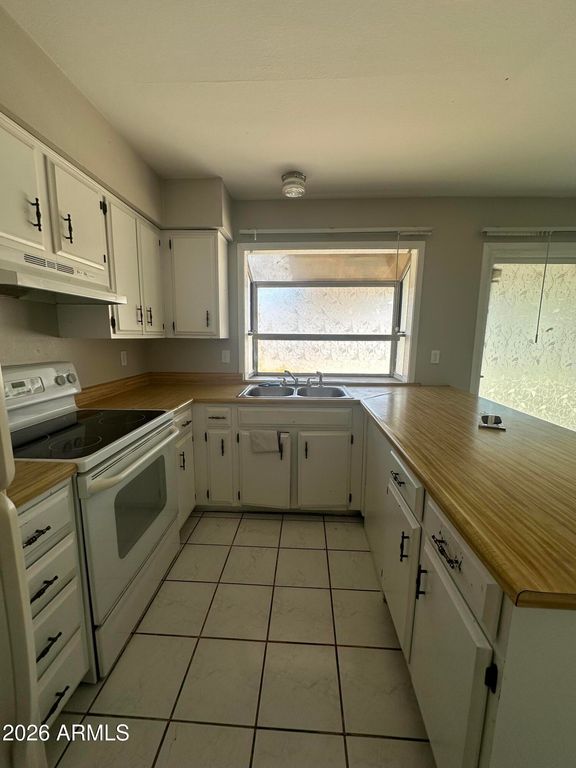 8847 W WELDON Avenue, Phoenix, AZ 85037