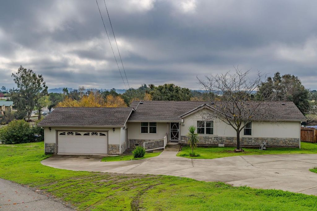 4134 Lakeview Dr, Ione, CA 95640