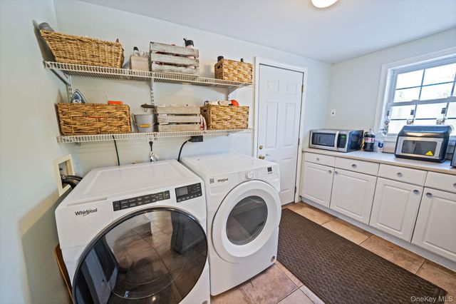 9 Norway Pine Drive, Medford, NY 11763