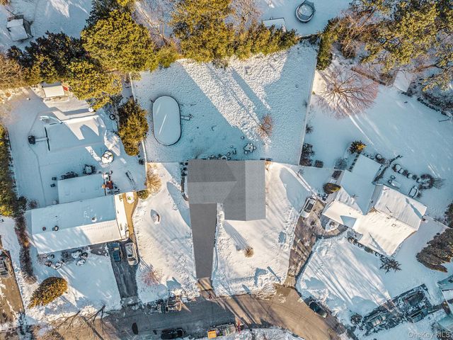 9 Norway Pine Drive, Medford, NY 11763