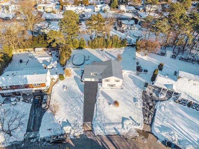 9 Norway Pine Drive, Medford, NY 11763