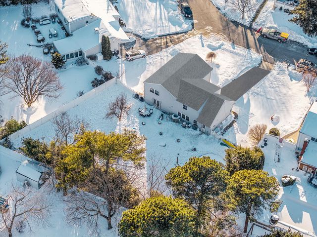 9 Norway Pine Drive, Medford, NY 11763