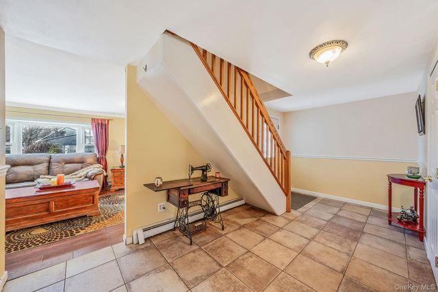 9 Norway Pine Drive, Medford, NY 11763