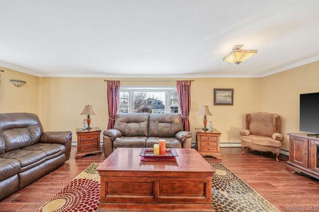 9 Norway Pine Drive, Medford, NY 11763