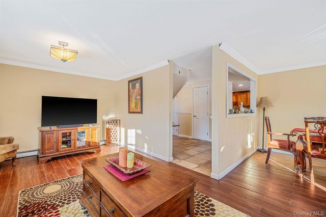 9 Norway Pine Drive, Medford, NY 11763