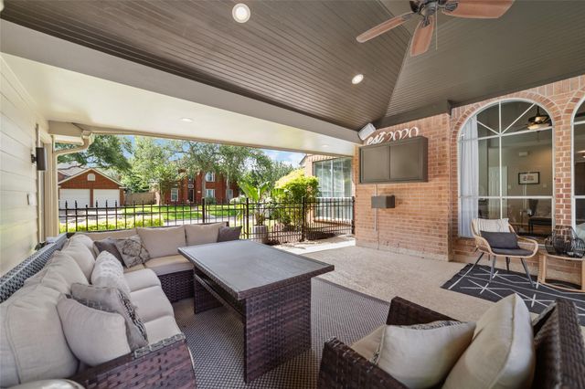 7411 Greatwood Grove Drive, Sugar Land, TX 77479