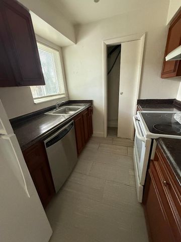2317 NE 2nd Street 5, Pompano Beach, FL 33062