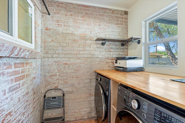 918 N Montezuma Avenue, Tucson, AZ 85711