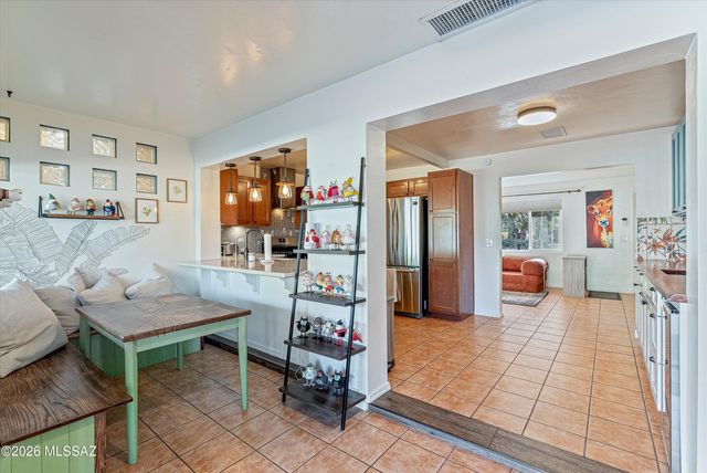 918 N Montezuma Avenue, Tucson, AZ 85711