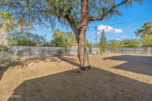 918 N Montezuma Avenue, Tucson, AZ 85711