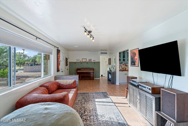 918 N Montezuma Avenue, Tucson, AZ 85711