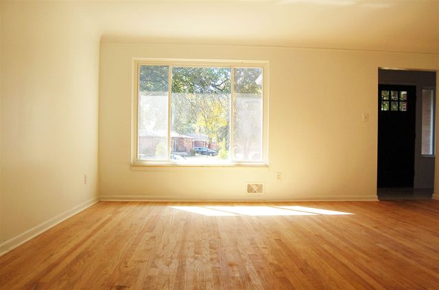 21310 Gardner Street, Oak Park, MI 48237