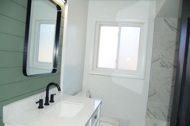 21310 Gardner Street, Oak Park, MI 48237