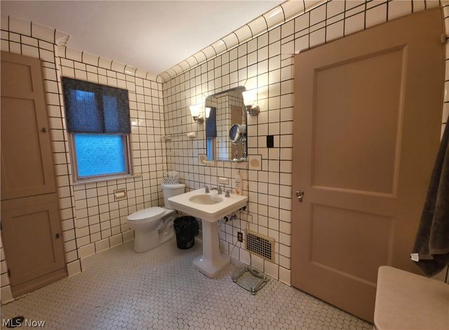 276 S Rose Boulevard, Akron, OH 44313