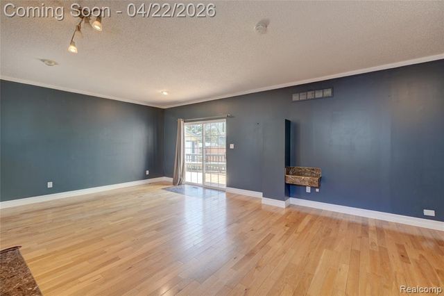 22520 E 13 Mile Road, Saint Clair Shores, MI 48082