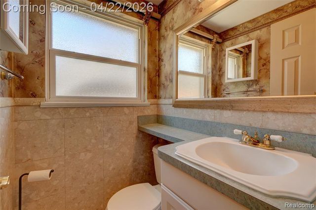 22520 E 13 Mile Road, Saint Clair Shores, MI 48082