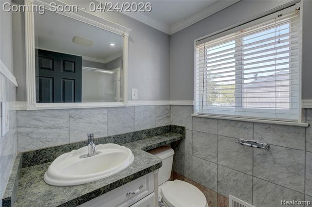 22520 E 13 Mile Road, Saint Clair Shores, MI 48082