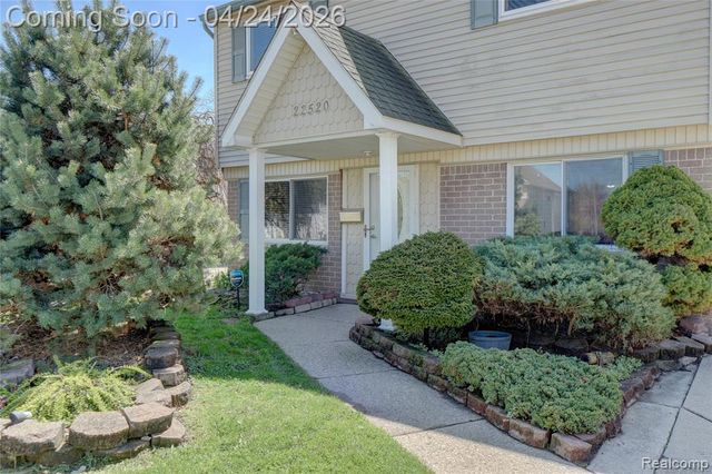 22520 E 13 Mile Road, Saint Clair Shores, MI 48082