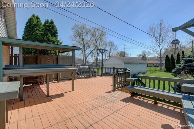 22520 E 13 Mile Road, Saint Clair Shores, MI 48082