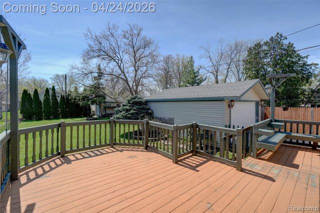 22520 E 13 Mile Road, Saint Clair Shores, MI 48082