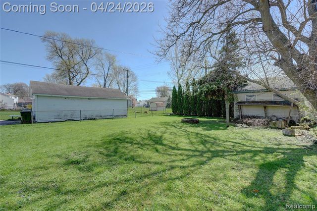 22520 E 13 Mile Road, Saint Clair Shores, MI 48082