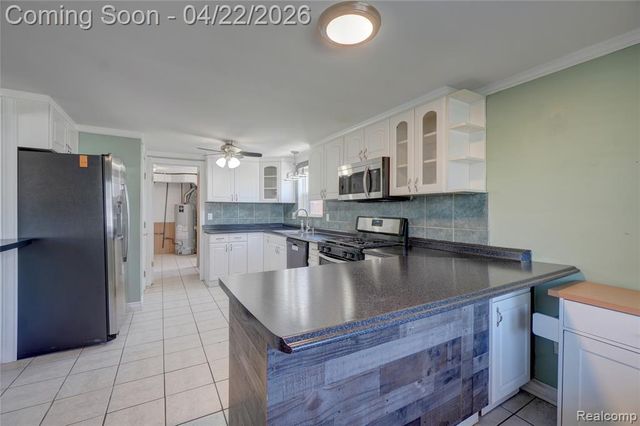 22520 E 13 Mile Road, Saint Clair Shores, MI 48082