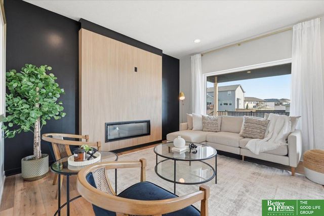 8177 S 185 Street, Omaha, NE 68136