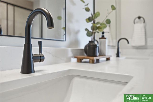 8177 S 185 Street, Omaha, NE 68136