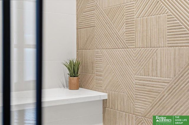 8177 S 185 Street, Omaha, NE 68136