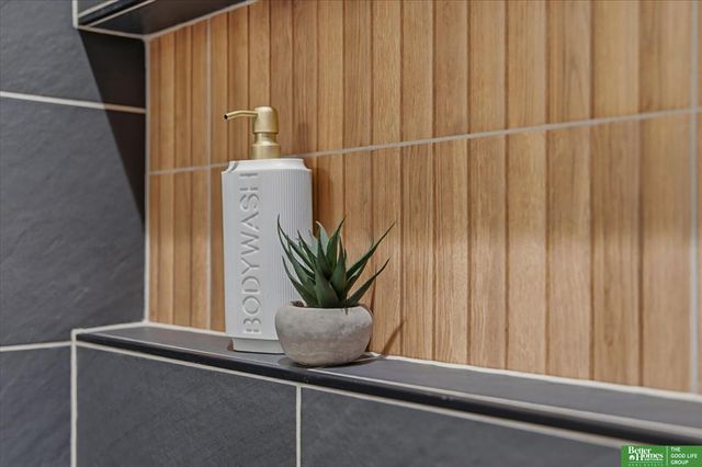 8177 S 185 Street, Omaha, NE 68136