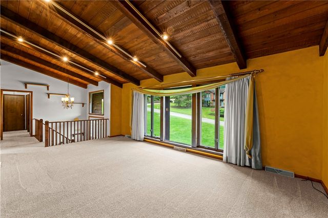 304 Clubview Drive, Peters Twp, PA 15317