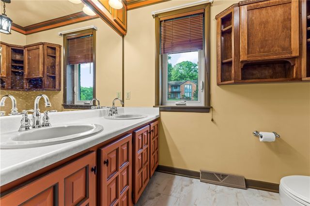 304 Clubview Drive, Peters Twp, PA 15317