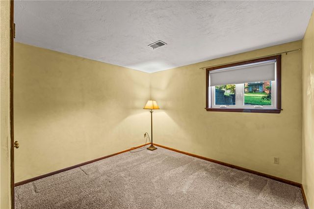 304 Clubview Drive, Peters Twp, PA 15317